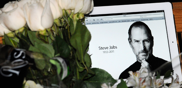 Tributes pour in to Steve Jobs (reuters)