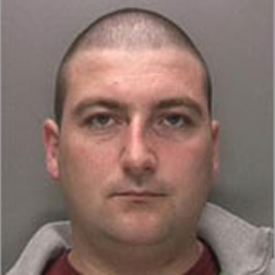 Police offer Â£10,000 to catch escaped prisoner (R)