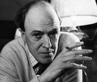 Roald Dahl is among 277 people who turned down honours from the Queen.