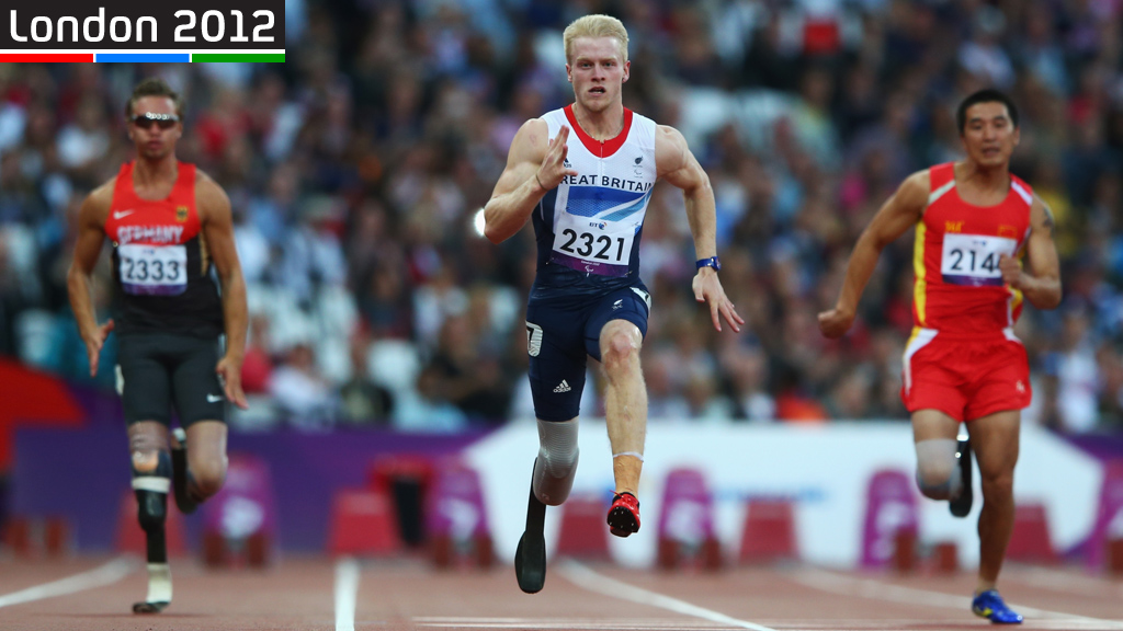 Jonnie Peacock takes gold in the T44 100m final (pic: Reuters)