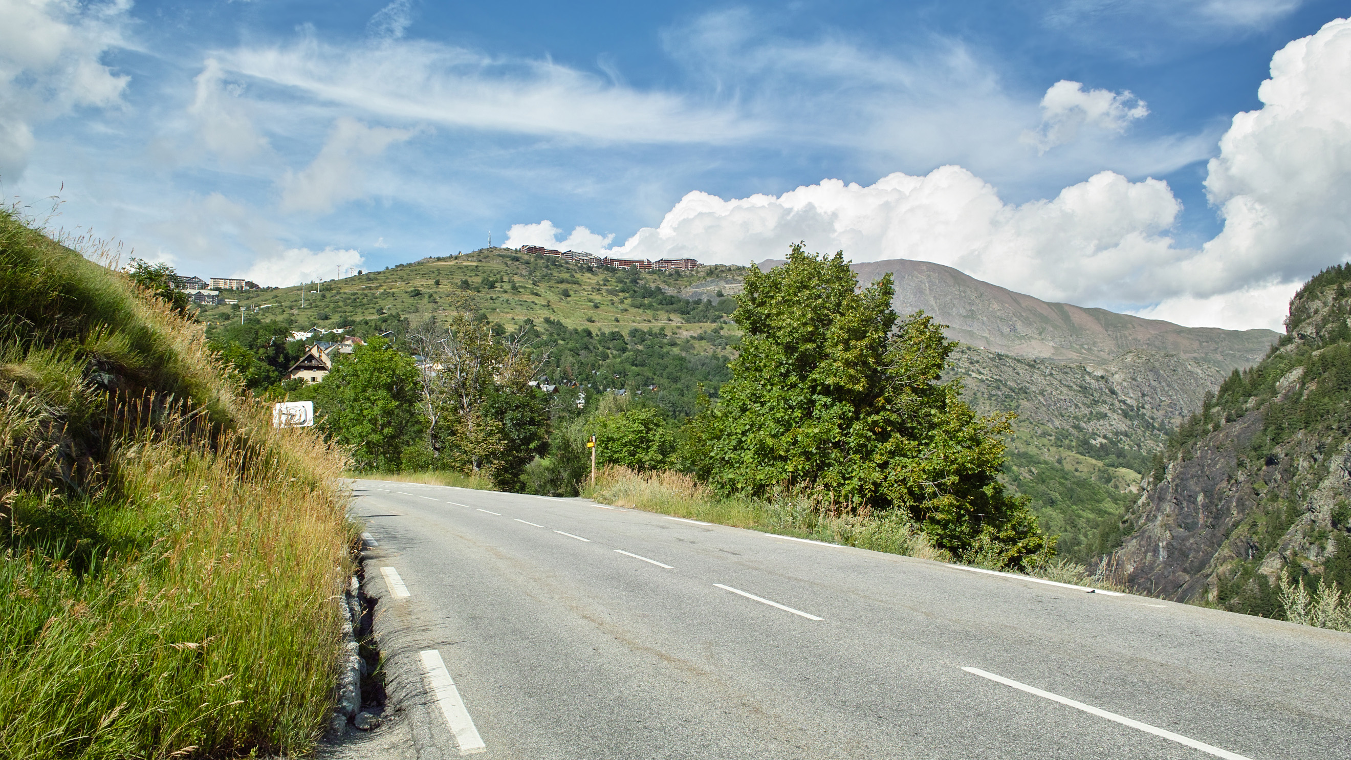 Road near Alpe D'Huez in French Alps, where coach crash has killed holidaymakers (Getty)