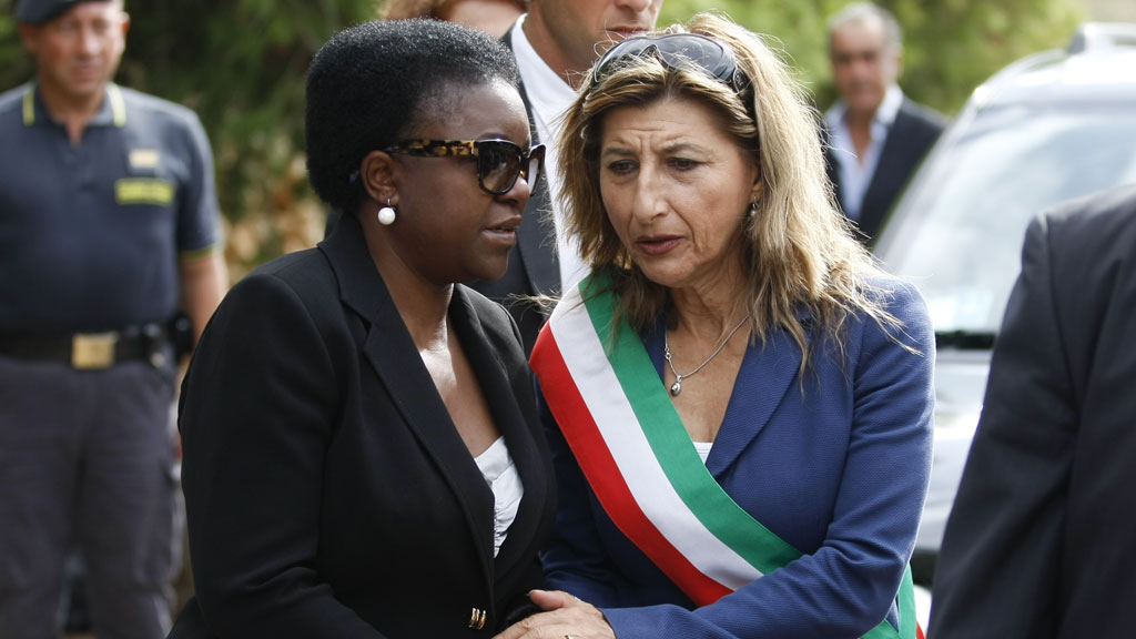 Italian Minister for Integration Cecile Kyenge (L) talks with Lampedusa mayor Giusi Nicolini in Lampedusa (R)
