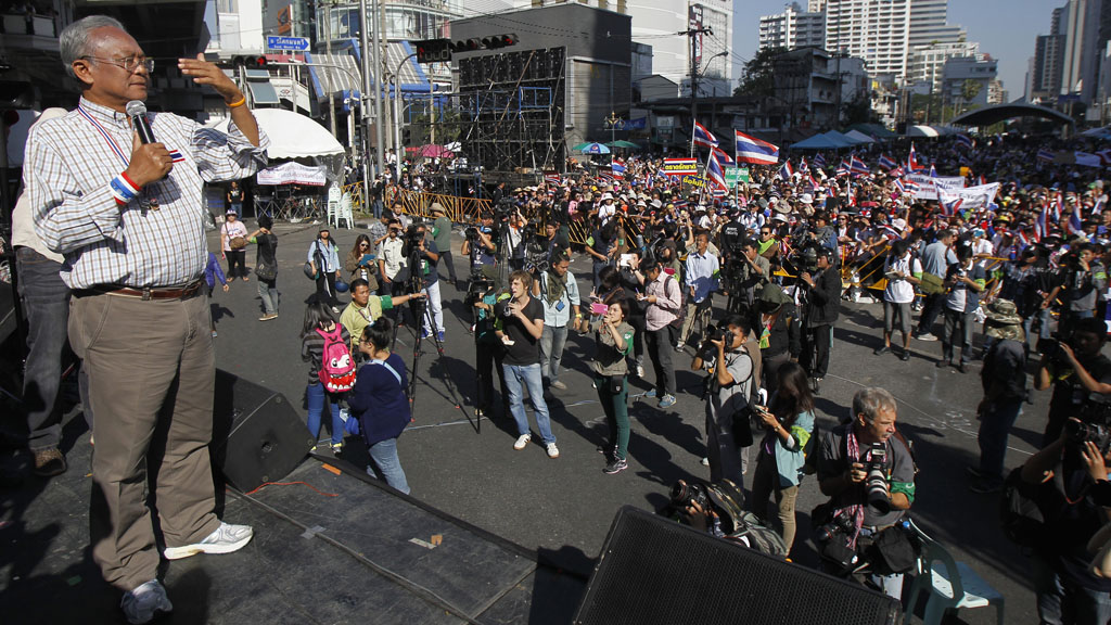 Suthep Thaugsuban addressers anti-government protesters in Bangkok, Thailand (picture: Reuters)