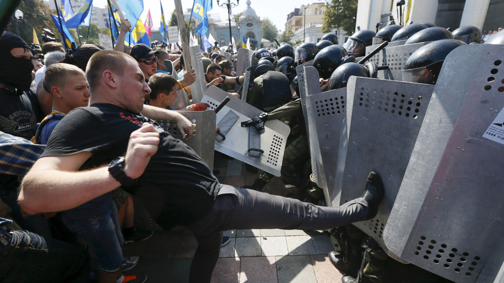 Clashes outside parliament in Kiev (Reuters)