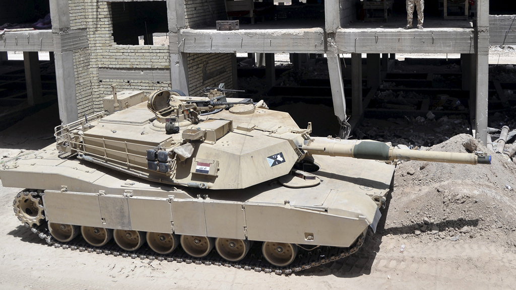 Iraqi tank near Fallujah on 19 May (Reuters)