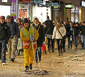 UK snow: bad weather in Britain is costing the economy Â£1.2bn a day, according to the RSA (Image: Reuters)