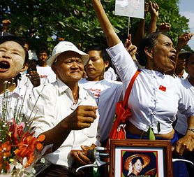 Burmese celebrate Aung San Suu Kyi's release from house arrest (Image: Reuters)