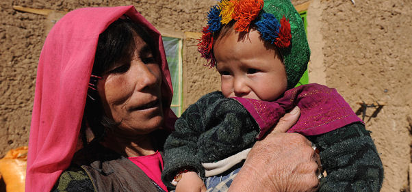 Afghan mother and child. (Getty)