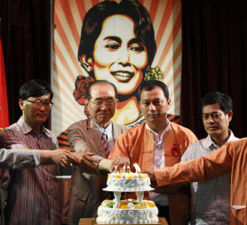 Burmese democracy fighter Aung San Suu Kyi could be freed (Reuters). 