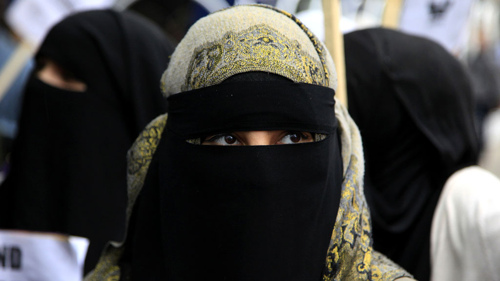 Muslim face veil must be removed in witness box - judge - Channel 4 News